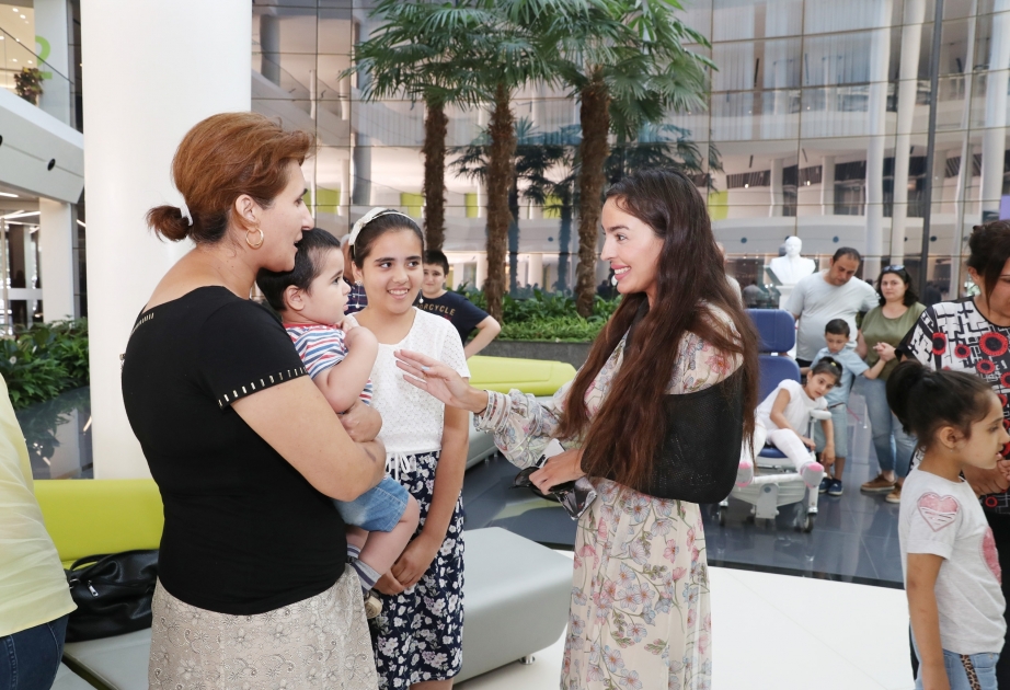 Rencontre avec les enfants traités avec le soutien de la Fondation Heydar Aliyev à l'Hôpital international Bona Dea