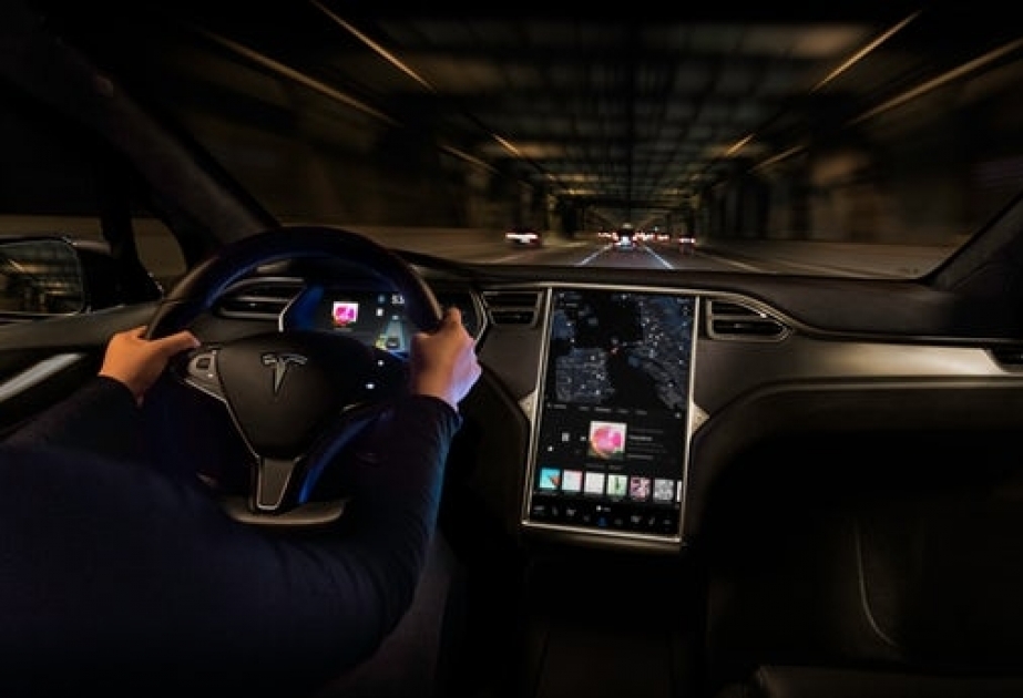 Elon Musk: en los coches Tesla se pueden ver videos de YouTube y Netflix
