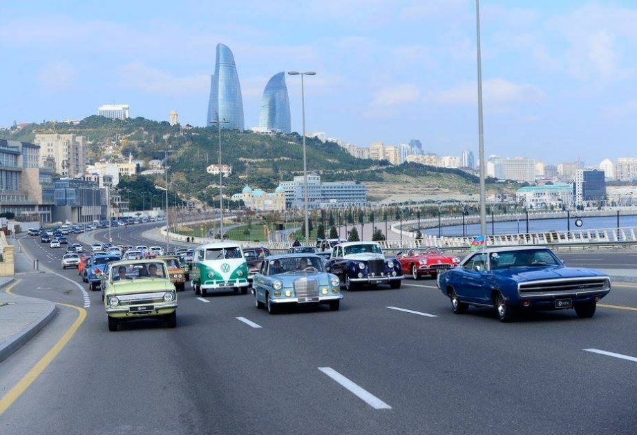الاتحاد الأذربيجاني للسيارات ينظم مسيرة سيارات كلاسيكية