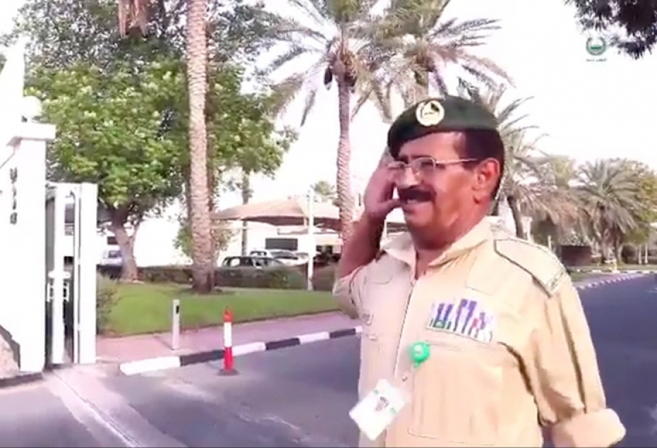 Dubay polisinin əməkdaşı səmimi təbəssümünə görə mükafatlandırılıb