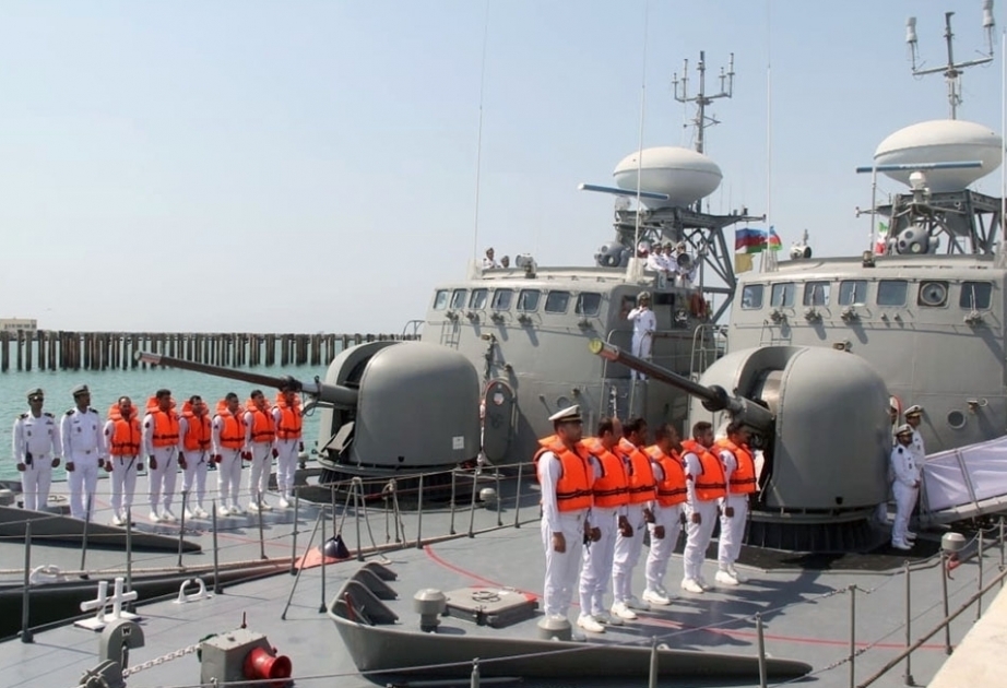 Los buques de guerra iraníes llegan a Bakú