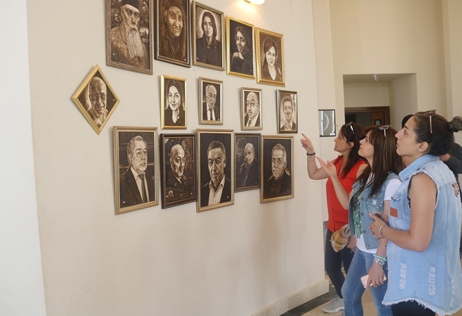 افتتاح معرض فن النقش على الخشب في مرصد شماخي للفيزياء الفلكية