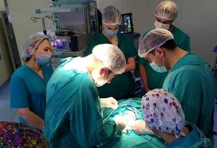 В Учебно-хирургической клинике АМУ новорожденному была успешно проведена сложная операция кишечника