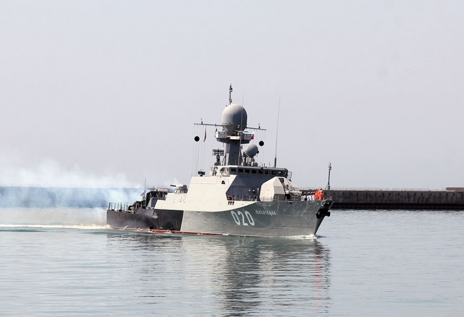 Deux navires de la flottille russe de la mer Caspienne arrivent à Bakou