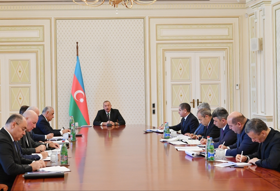 Réunion sur les questions socio-économiques auprès du président Ilham Aliyev VIDEO