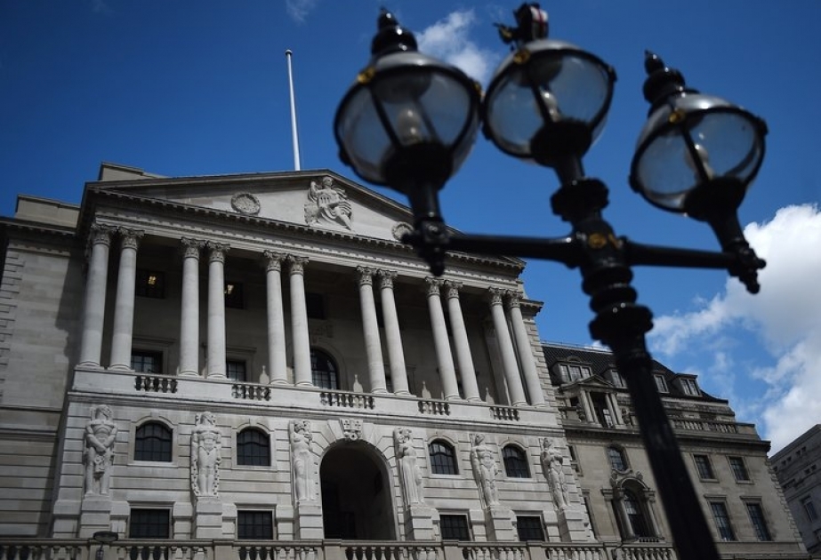 Банк Англии сохранил ставку на прежнем уровне и снизил прогнозы экономического роста