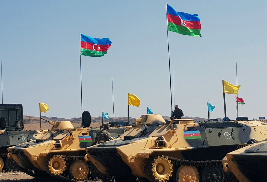 Азербайджанские артиллеристы, участвующие в конкурсе «Мастера артиллерийского огня», осмотрели вооружение и военную технику