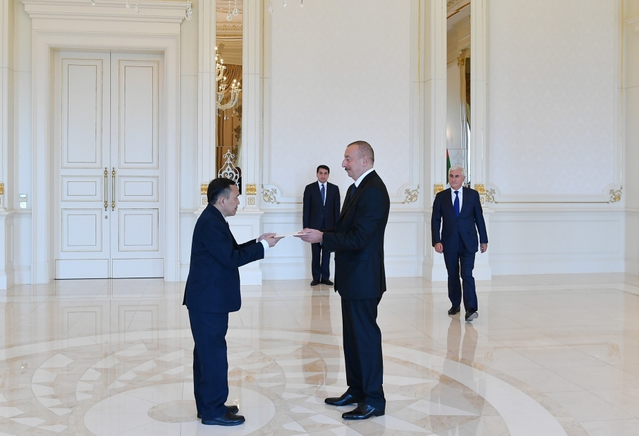 Президент Ильхам Алиев принял верительные грамоты новоназначенного посла Лаоса в Азербайджане  ОБНОВЛЕНО ВИДЕО
