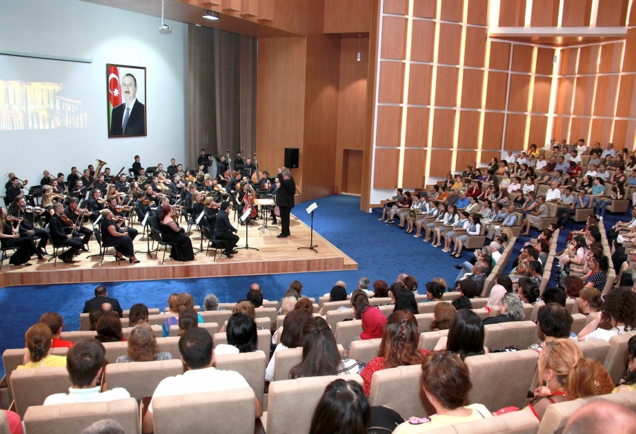 L’orchestre symphonique «Virtuoses de Kiev» a donné un concert à Chéki