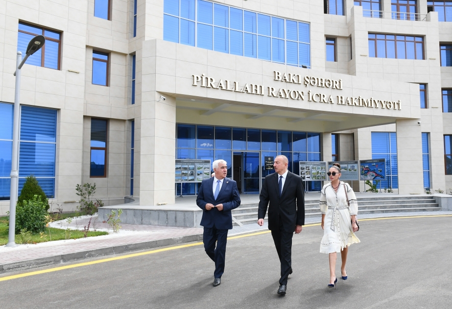 Präsident Ilham Aliyev weiht neues Verwaltungsgebäude exekutiver Gewalt von Pirallahi Rayon VIDEO