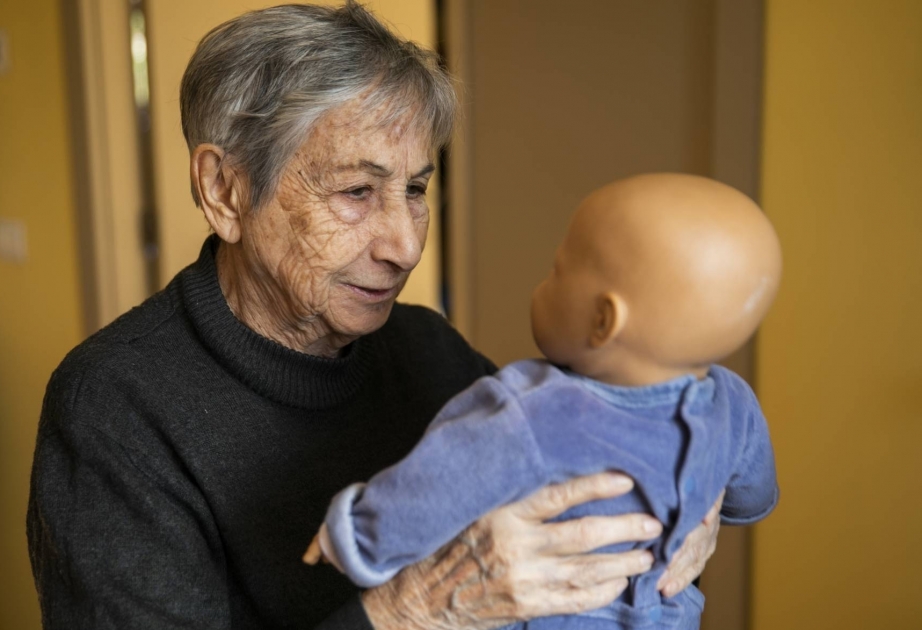 “Doll therapy”: another step in the fight against Alzheimer’s in Spain