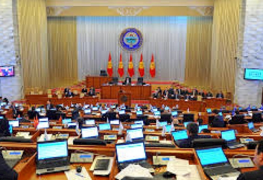 Qırğızıstan parlamentində sabiq Prezident Almazbek Atambayevin həbs ilə bağlı məsələ müzakirə olunur