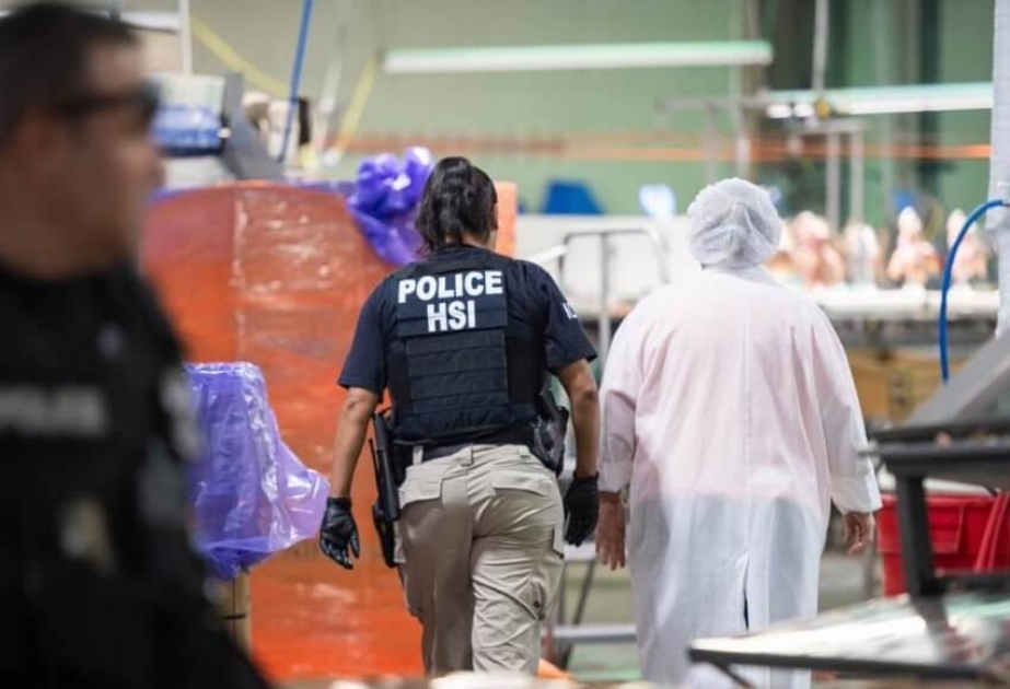 В ходе рейдов иммиграционной полиции в Миссисипи арестовано около 700 нелегалов
