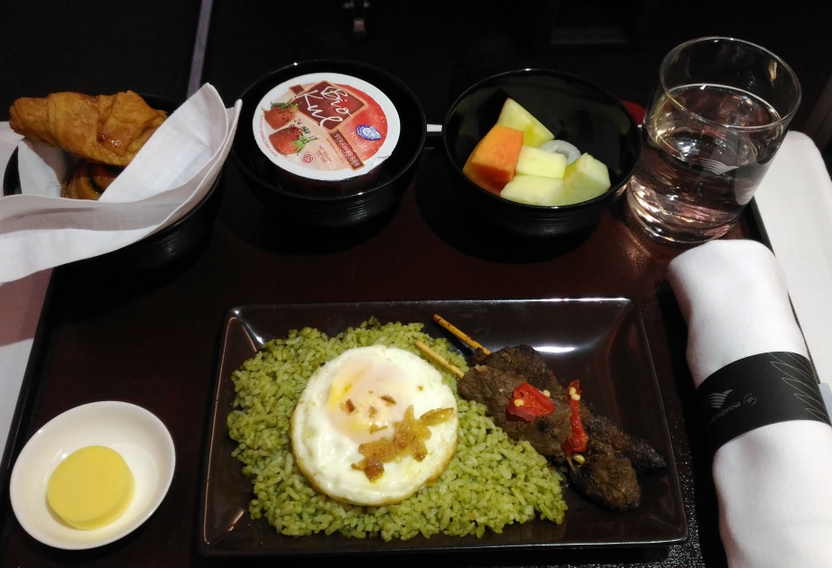 Təyyarədə necə düzgün qidalanmalı?