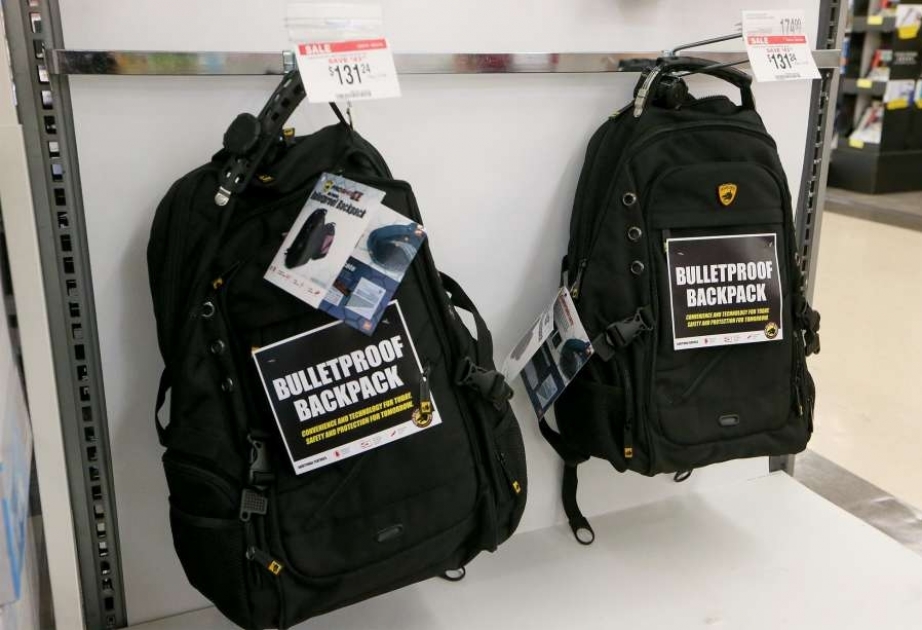В США после массовых расстрелов возрос спрос на пуленепробиваемые рюкзаки