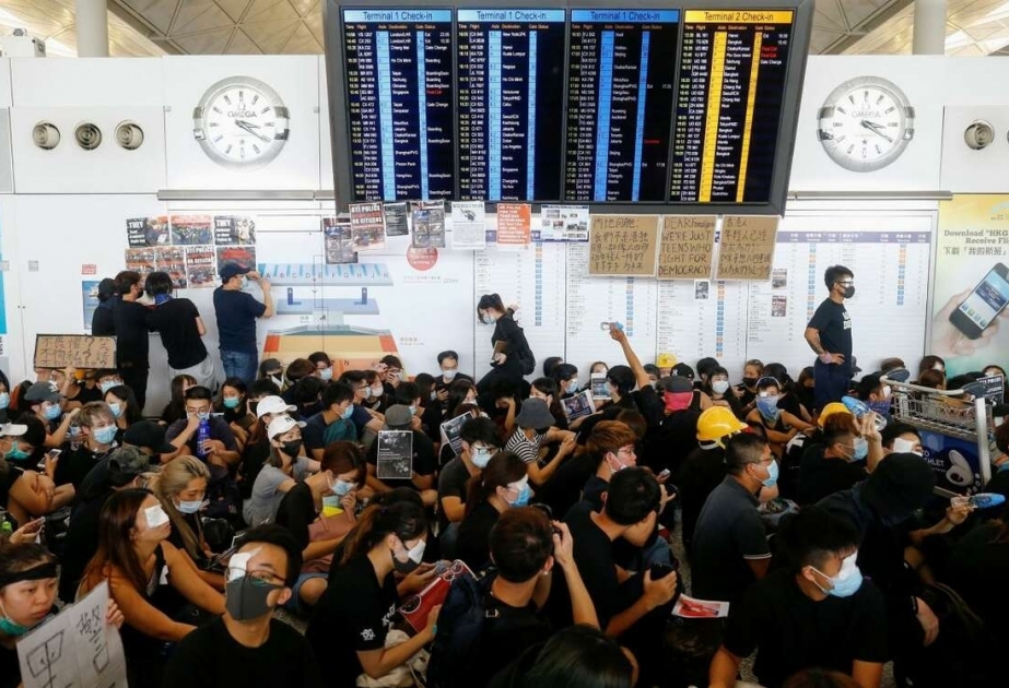 Hong Kong airport cancels all flights for remainder of day due to protests