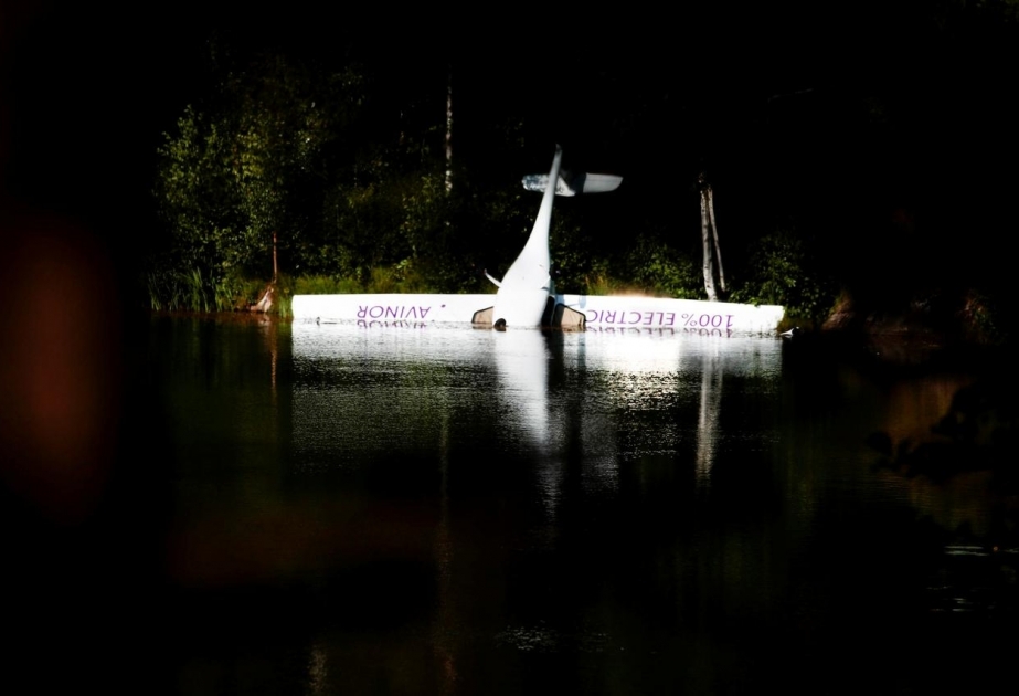 El primer avión eléctrico de Noruega se estrella en un lago