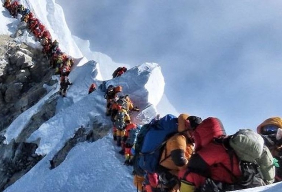 Непал сделает восхождение на Эверест сложнее и дороже