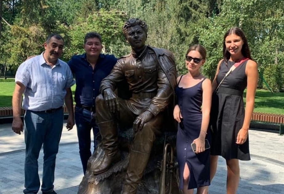 Se erige en Ucrania por un escultor azerbaiyano