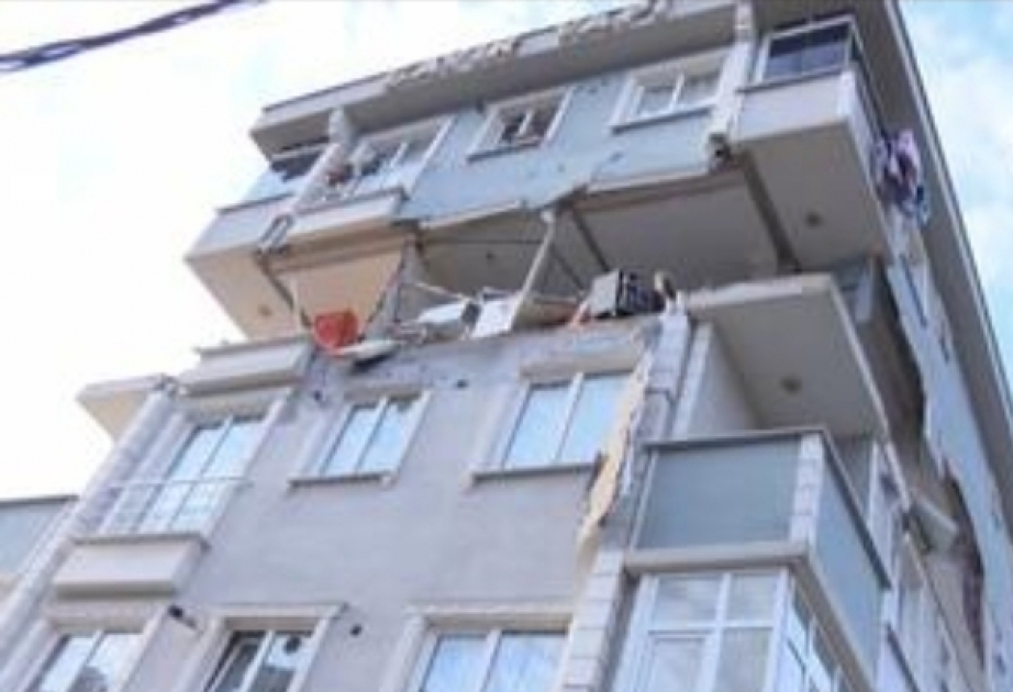 İstanbulda yaşayış binasında partlayış baş verib