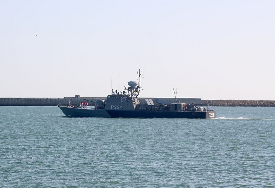 Los buques de guerra rusos e iraníes abandonaron el puerto de Bakú