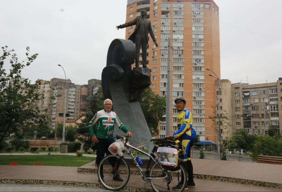 Узбекский певец совершил велопробег из Ташкента в Киев в память о Муслиме Магомаеве ВИДЕО