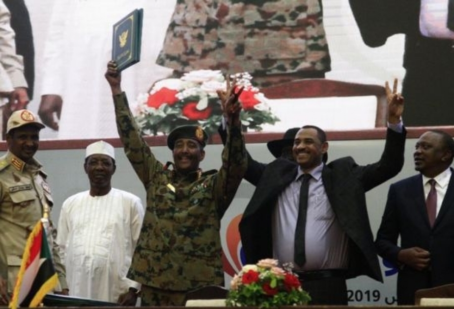 Sudanın keçid Hərbi Şurasının başçısı ölkənin idarəçi Suveren Şurasına rəhbərlik edəcək