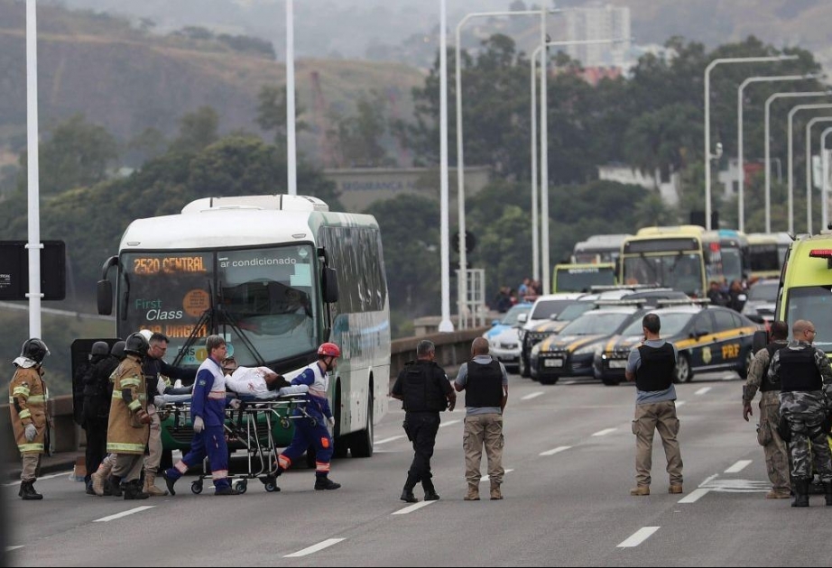 Un hombre armado secuestra un autobús con pasajeros en Río