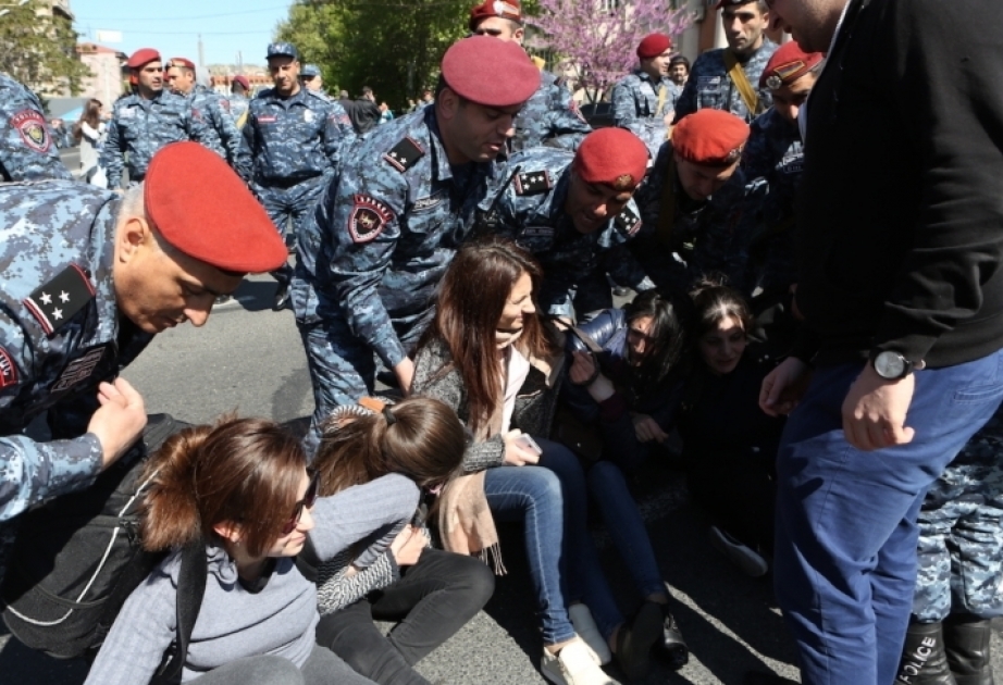 متظاهرون يحاصرون مبنى البرلمان في أرمينيا