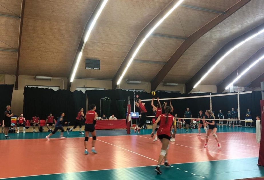 Qadın voleybolçulardan ibarət Azərbaycan millisi Macarıstana yollanıb