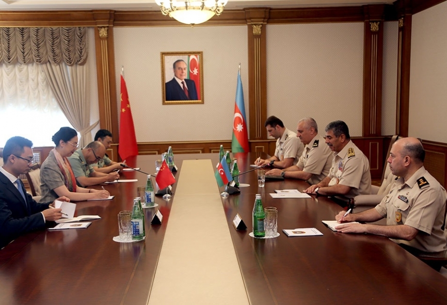 Se discute la cooperación militar-técnica entre Azerbaiyán y China