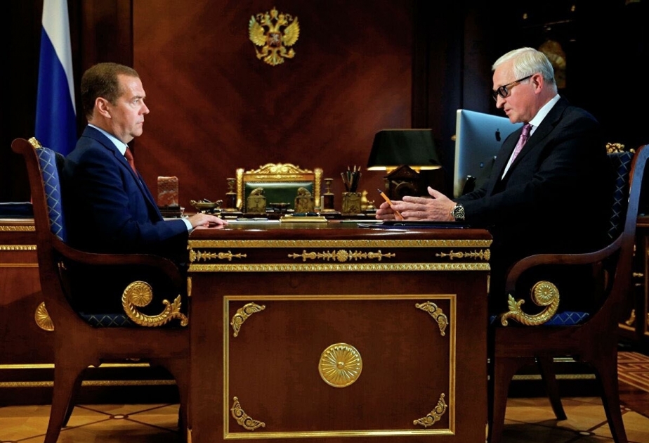 PM Medvedev’s four-day work week plan backed by half of Russian public, poll reveals