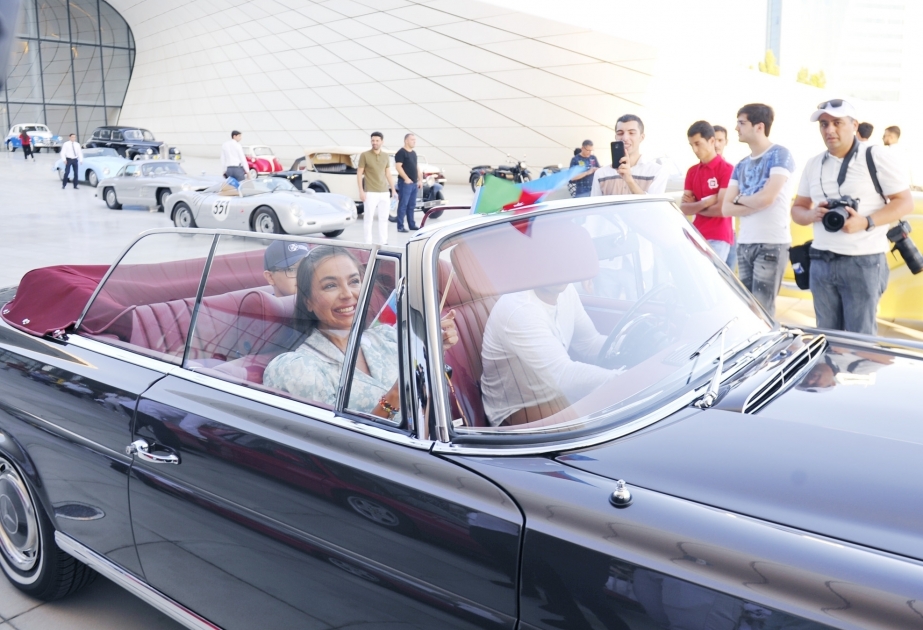 Azerbaijan Automobile Federation holds parade and exhibition of classic cars