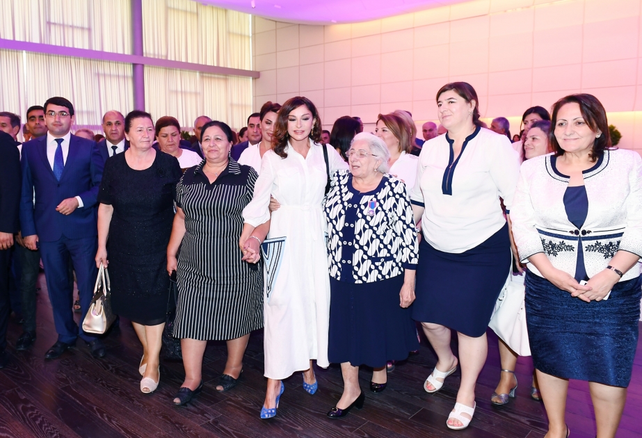 Azərbaycanın Birinci vitse-prezidenti Mehriban Əliyeva məcburi köçkünlərin tədbirində iştirak edib VİDEO