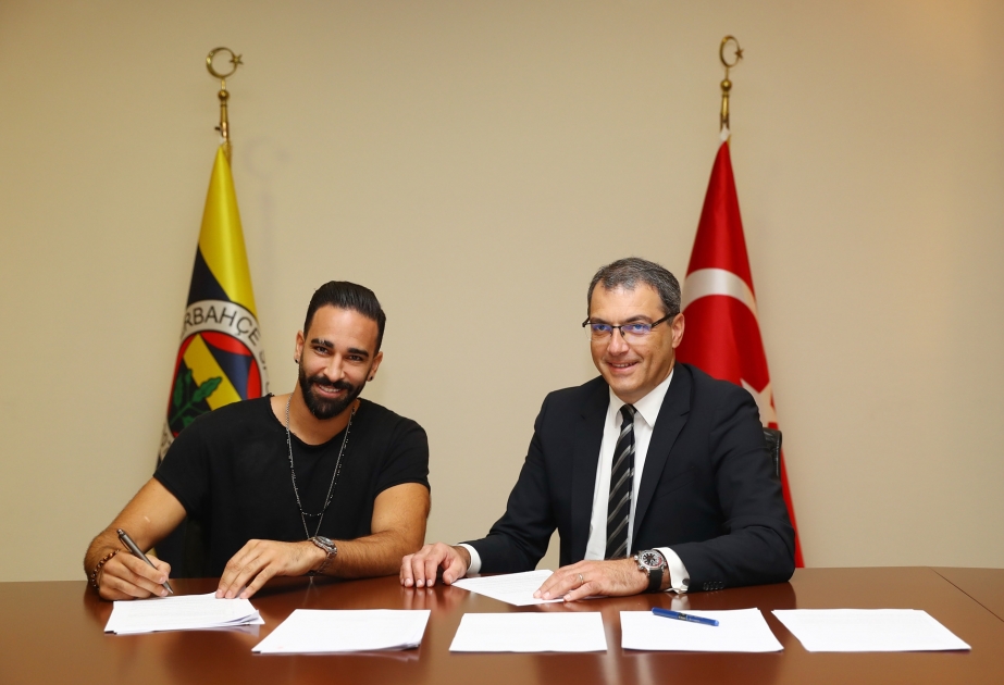 “Fənərbağça” komandası fransalı futbolçunu transfer edib