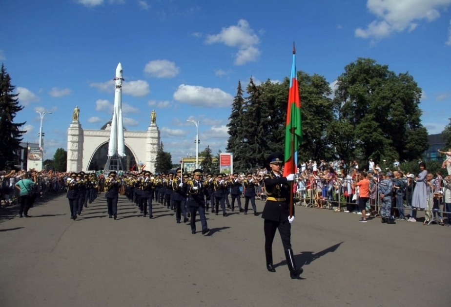 Orquesta Militar de Azerbaiyán sigue actuando en el festival internacional de música militar “Torre Spásskaya”