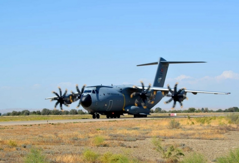 Representantes de la Fuerza Aérea Turca aterrizan a Azerbaiyán