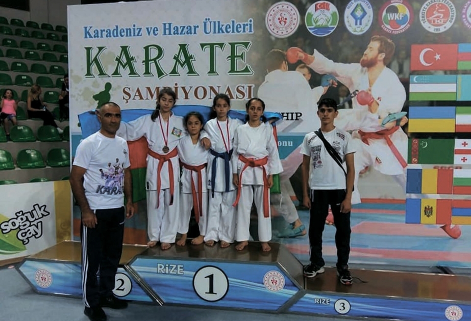Karatecas de Najchiván en el torneo internacional