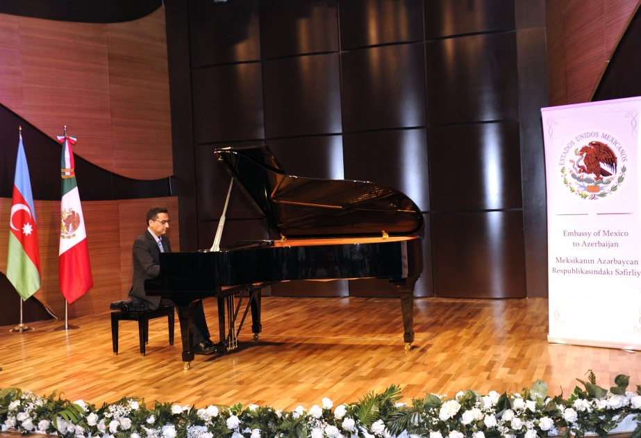 El Centro Internacional Mugham presenta una escuela de piano mexicana