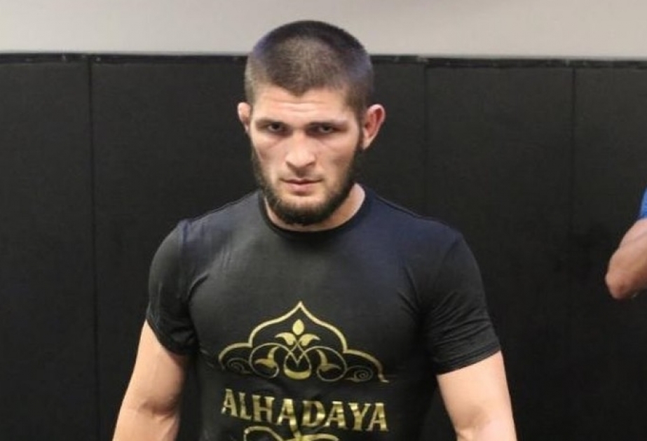 Чемпион UFC Нурмагомедов прибыл в Абу-Даби перед боем с Порье