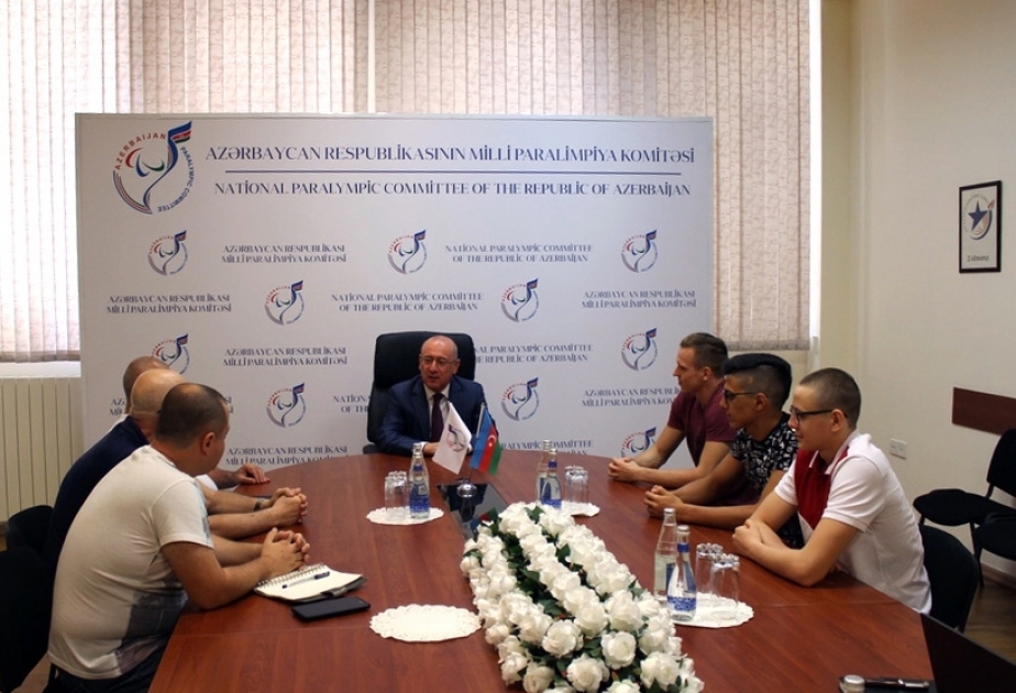 El equipo de natación paralímpica de Azerbaiyán partió a Londres
