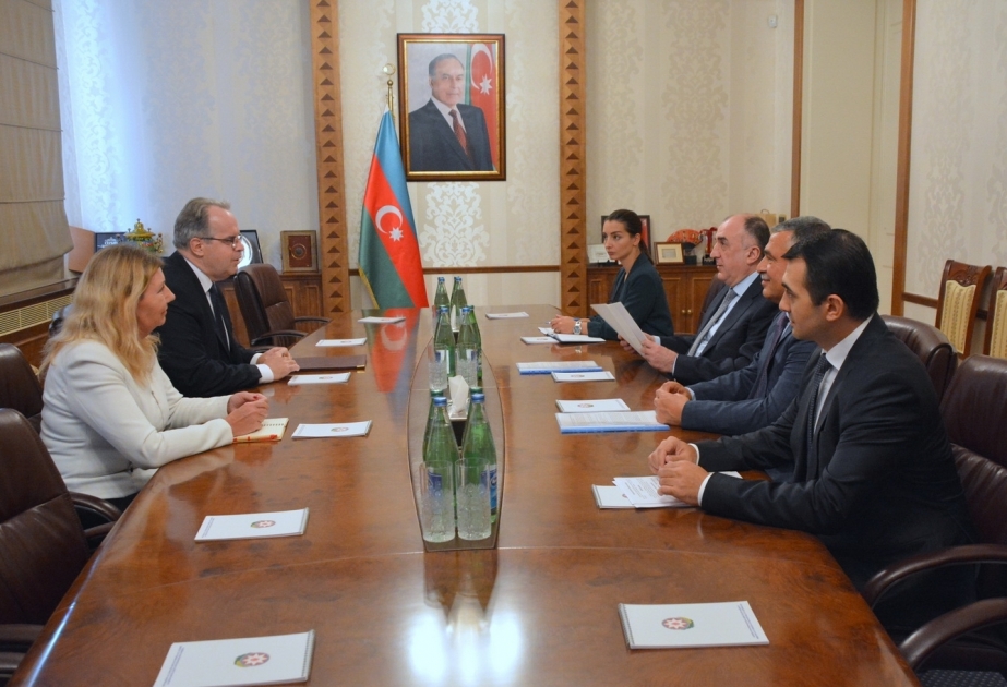 Canciller azerbaiyano recibe al flamante embajador de Letonia en Azerbaiyán