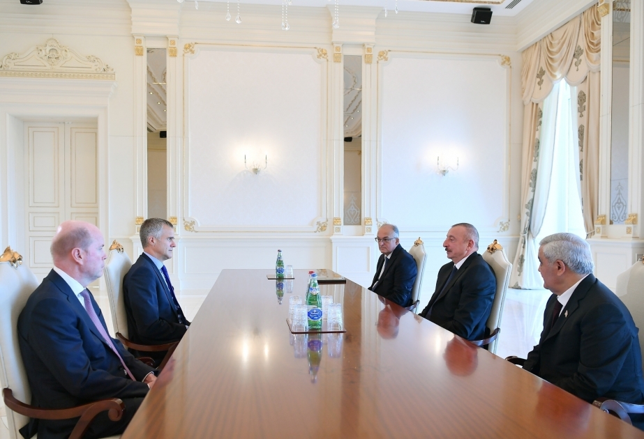 伊利哈姆·阿利耶夫总统接见英国石油公司董事长率领的代表团