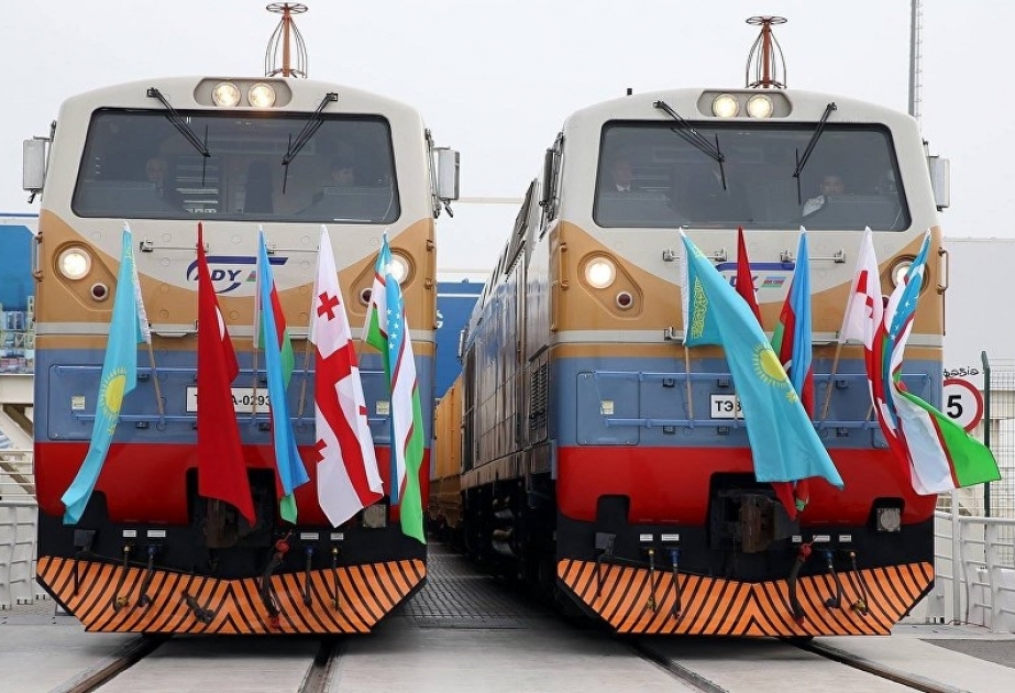 Uzbekistán y Turquía desarrollarán el transporte de carga desde China a través de Azerbaiyán