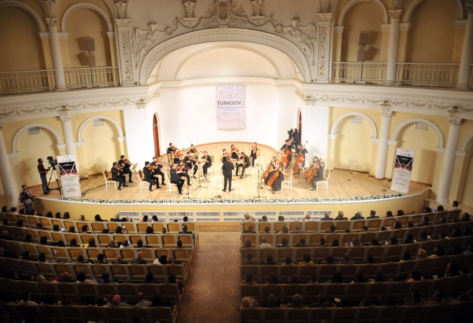La Orquesta de Cámara Juvenil de TURKSOY completa su gira por Bakú