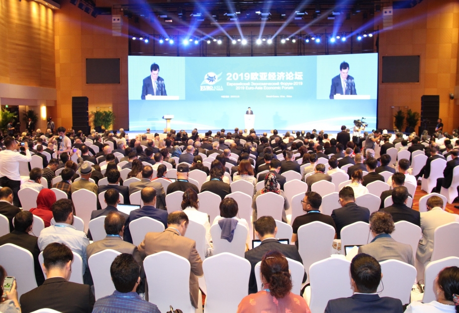 La delegación azerbaiyana participa en el Foro Económico Euroasiático en China