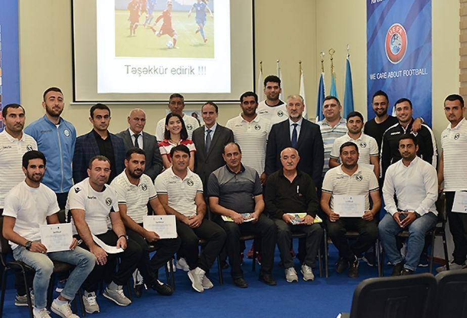 Futbol məşqçiləri üçün növbəti peşəkarlıq təlimləri keçirilib