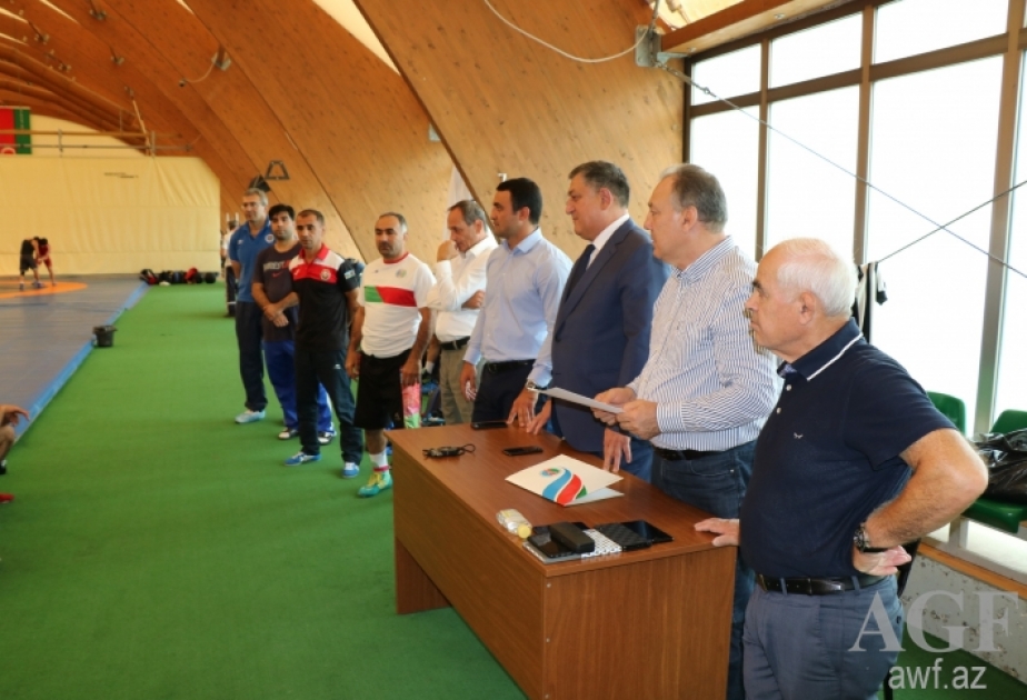 Gənclər və İdman Nazirliyinin nümayəndələri dünya çempionatında iştirak edəcək güləşçilərlə görüşüblər