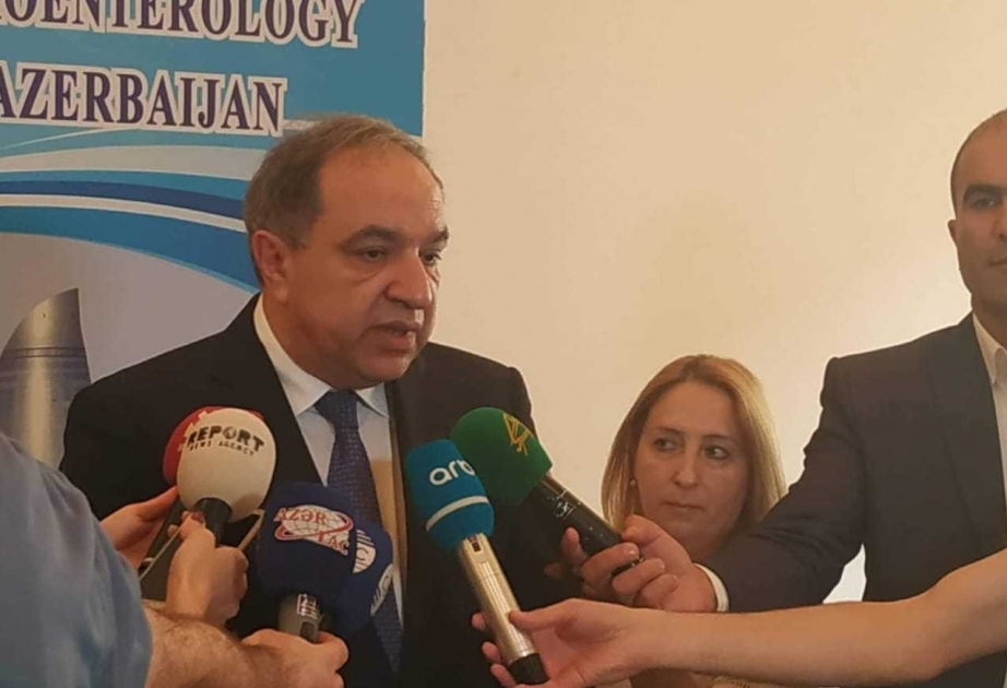 La práctica del trasplante de hígado se discute en un congreso internacional en Bakú