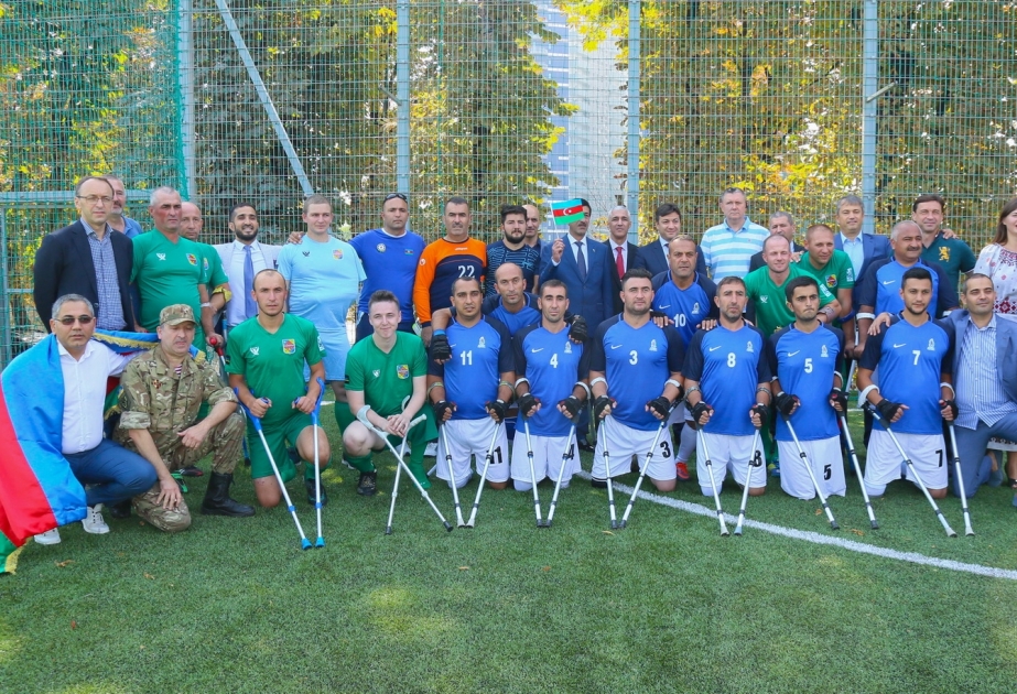 Kiyevdə amputasiyalı müharibə veteranlarından ibarət minifutbol üzrə Ukrayna və Azərbaycan komandaları arasında yoldaşlıq görüşü keçirililb VİDEO